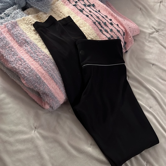 Size 4 Lululemon leggings with white stripe - Picture 1 of 3